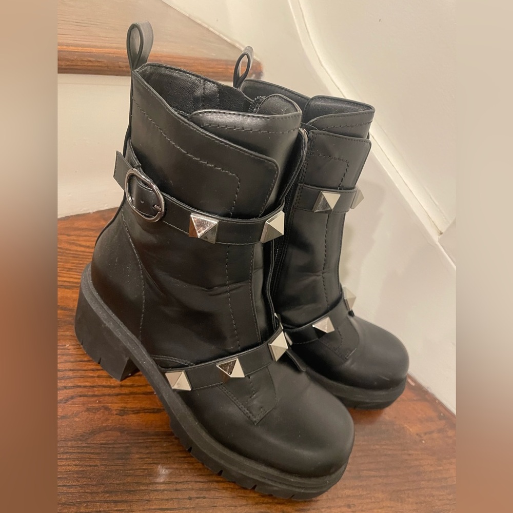 Nine West Mid Ankle Black Lug  Chunky Silver Stud Biker Moto Boots 9.5 - Picture 3 of 6